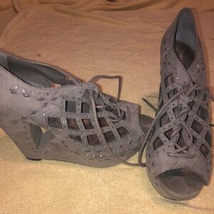 Gianni Bini Chic Gray Wedge Heels